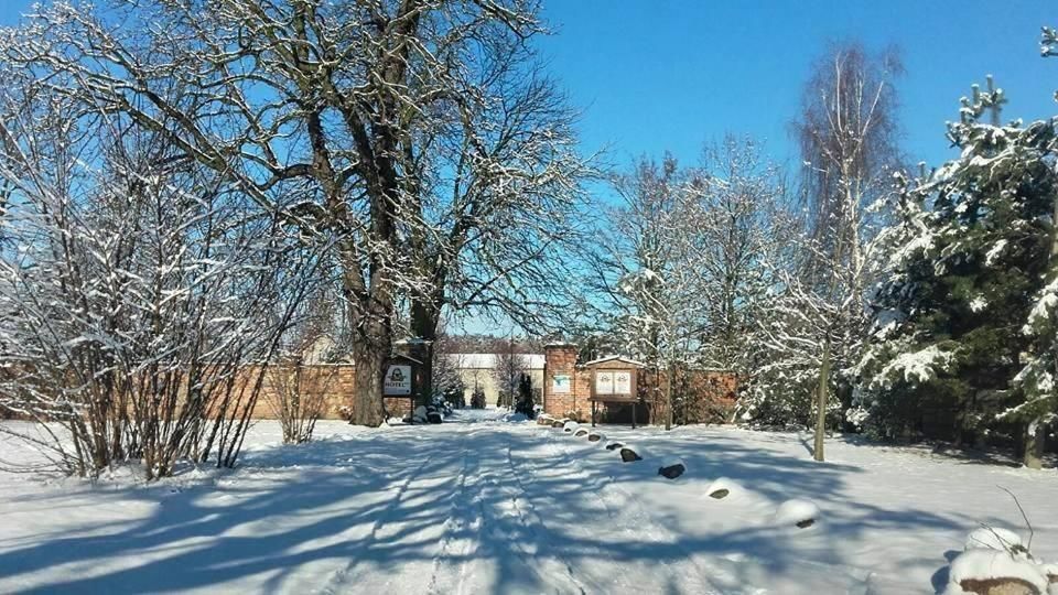 Отель Hotel Stara Stajnia Pleszew