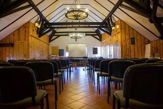 Отель Hotel Stara Stajnia Pleszew-1